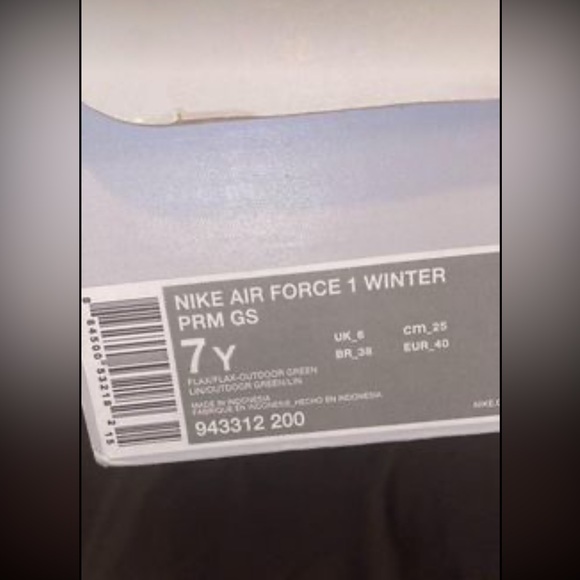 Air Force 1’s Winter - Picture 2 of 6